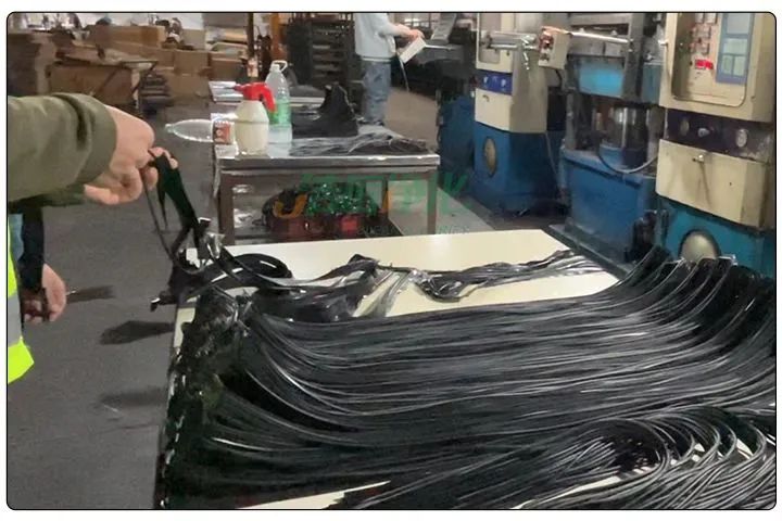 橡膠配件加工廠氣味難聞，傷害人體；廢氣除臭用Dejing的凈?！.jpg